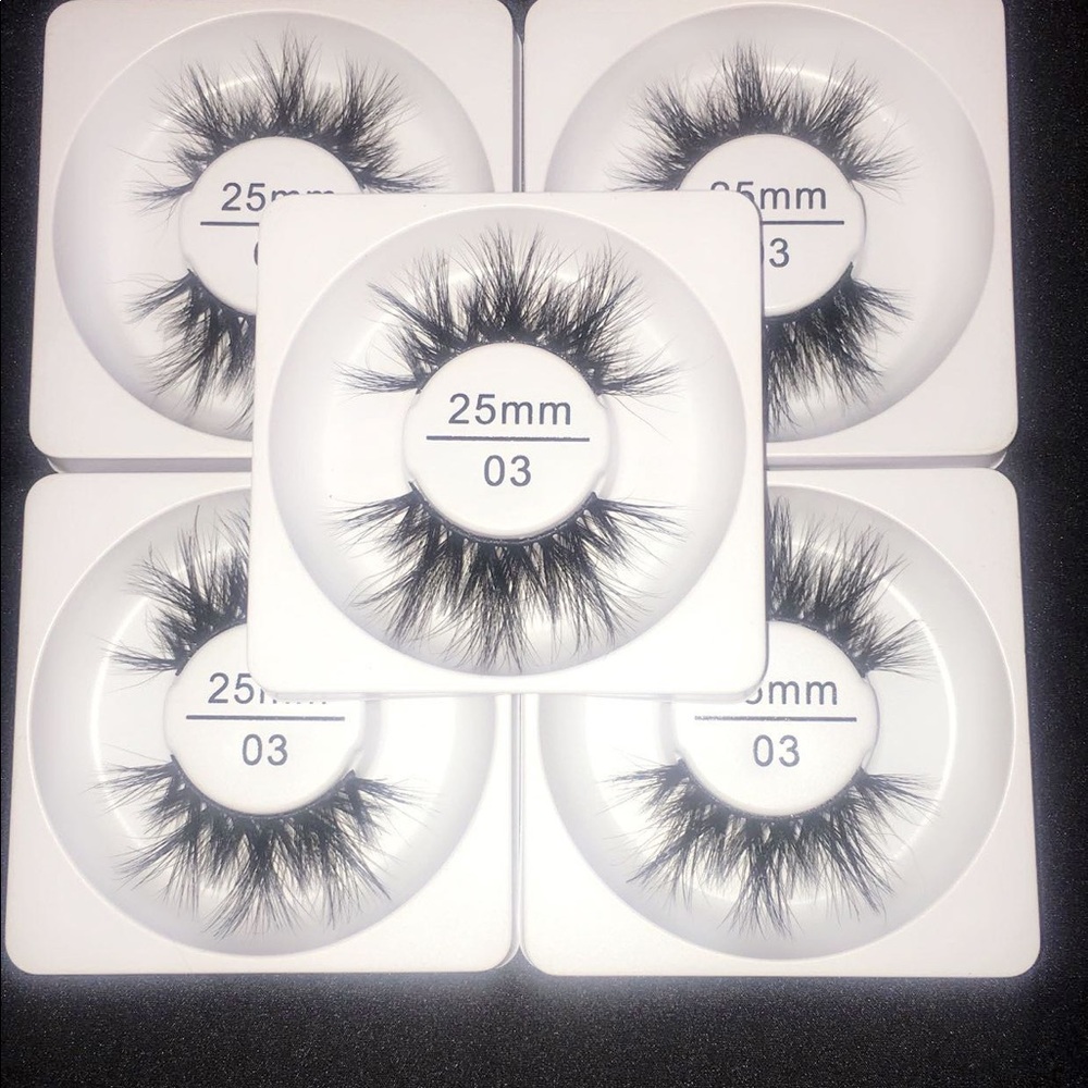 EYELASHES - Picture 6 of 6